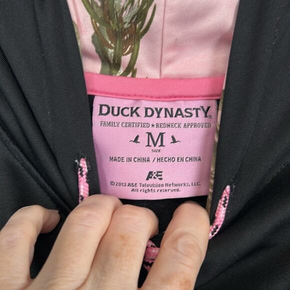 Duck Dynasty Branded Pink Camo Pullover Hoodie Women’s Size Medium - Picture 5 of 7